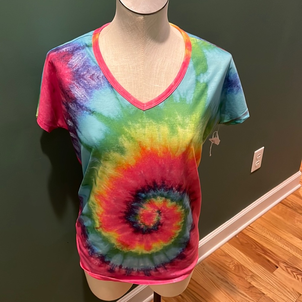 ❄️Crazy train shirt.‎  Small. NWT